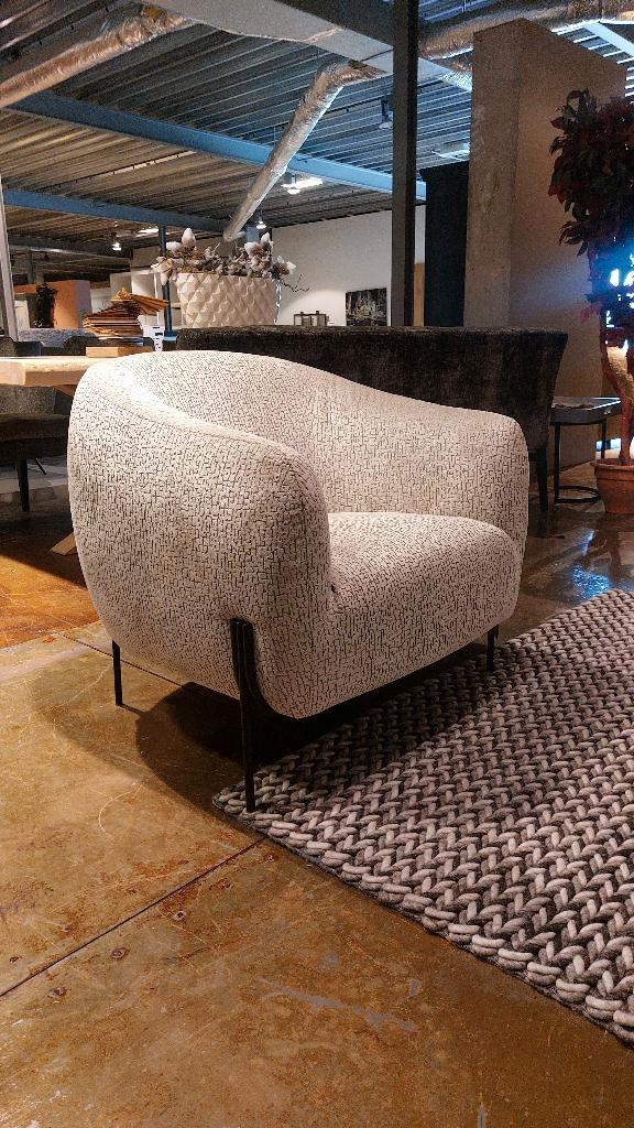 Prachtige fauteuil Bullie He Design nu voor €999,-, Huis en Inrichting, Fauteuils, Nieuw, Stof, 75 tot 100 cm, 75 tot 100 cm, Ophalen