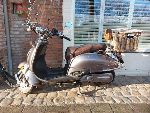 Elektrische retro scooter 45km/u (geel kenteken), Fietsen en Brommers, Snorfietsen en Snorscooters, Gebruikt, Overige merken, Ophalen