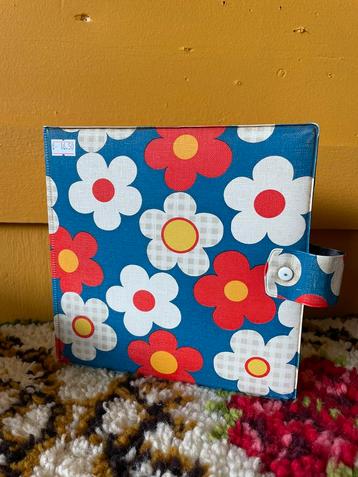 Vintage jaren 70 singels map, flower power beschikbaar voor biedingen