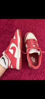 Nike Dunk Low maat 36, Kleding | Dames, Schoenen, Ophalen of Verzenden, Zo goed als nieuw, Sneakers of Gympen