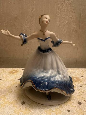 Fijn Porseleinen Danseres Figuur, Curtea de ARPO beschikbaar voor biedingen