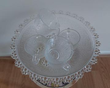 Vintage helder glazen punch bowl met 6 kopjes beschikbaar voor biedingen