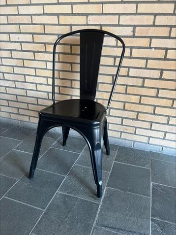 Mooie metalen eetkamerstoel beschikbaar voor biedingen