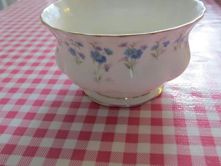 royal albert/memory lane/bakje/servies/blauw/Engeland, Antiek en Kunst, Antiek | Servies los, Ophalen of Verzenden