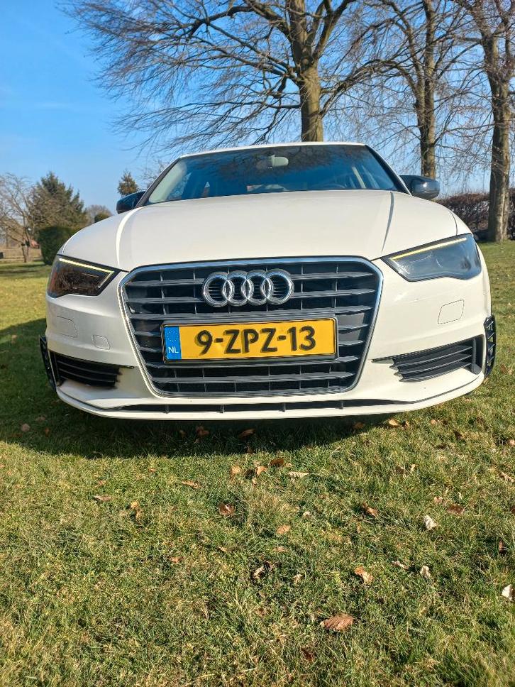 Net GEKEURD Audi A3 limousine 1.6 TDI 81KW Sedan 2015 Wit, Auto's, Audi, Particulier, A3, Diesel, A, Sedan, Handgeschakeld, Origineel Nederlands