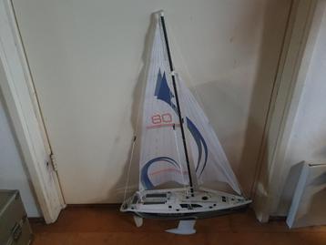 rc zeilboot B Square 80 Yacht compleet vaarklaar. beschikbaar voor biedingen