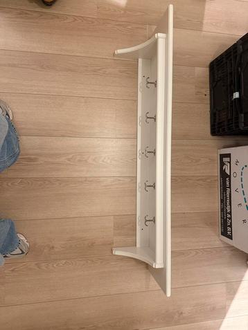 Witte Wandkapstok met 5 haken beschikbaar voor biedingen