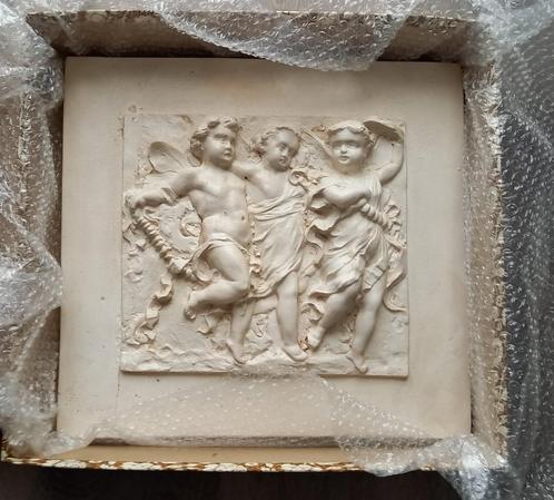 Bas-reliëf van drie engeltjes 39,5 x 36,7 cm, Antiek en Kunst, Kunst | Beelden en Houtsnijwerken, Ophalen