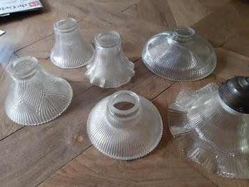Zes antieke Holophane lampenkapjes / kapjes geribbeld glas beschikbaar voor biedingen