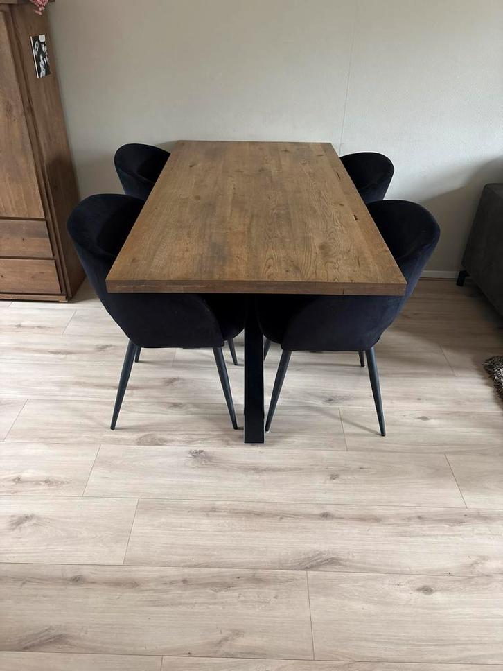 4 Kwantum Eetstoelen - Zwart Fluweel - Zo Goed Als Nieuw, Huis en Inrichting, Tafels | Eettafels, Zo goed als nieuw, 50 tot 100 cm