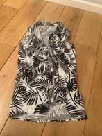 Zomerse top met bladerprint - size m, Kleding | Dames, Tops, Zwart, Zo goed als nieuw, Zonder mouw, Ophalen