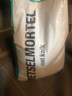 Gratis, bijna volle zak metselmortel met kalk van 25 KG, Doe-het-zelf en Verbouw, Isolatie en Afdichting, Ophalen of Verzenden