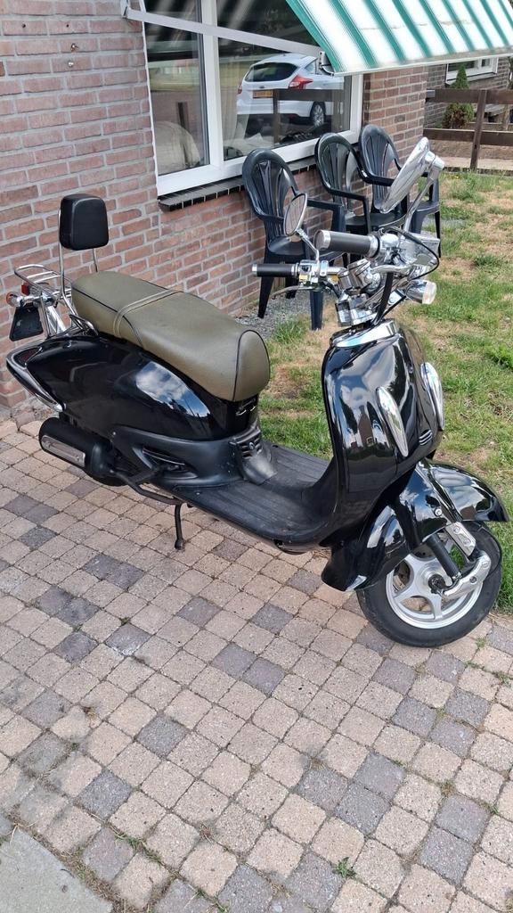 Retro scooter, Fietsen en Brommers, Snorfietsen en Snorscooters, Zo goed als nieuw, Overige merken, Ophalen