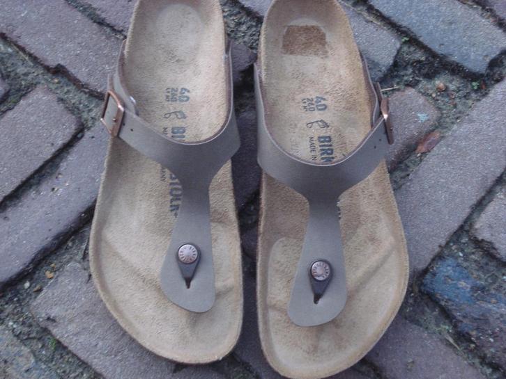 GRATIS VERZENDEN NIEUWE BRUINE GIZEH BIRKENSTOCKS MT 40, Kleding | Dames, Schoenen, Nieuw, Slippers, Bruin, Verzenden