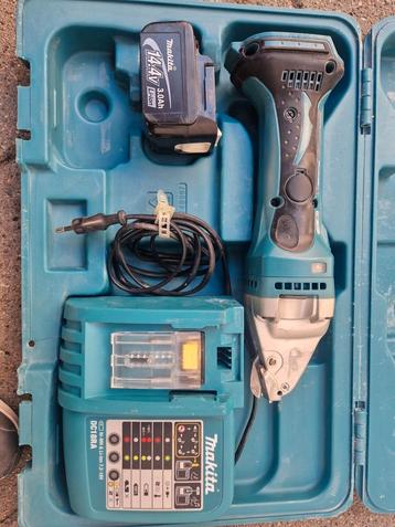 makita 14v platenschaar.  beschikbaar voor biedingen