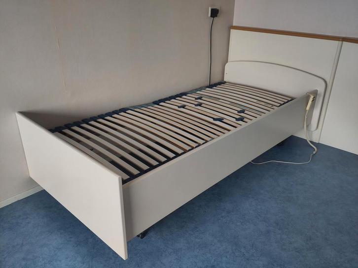 Seniorenbed 1 persoons gratis af te halen, Huis en Inrichting, Slaapkamer | Bedden, Gebruikt, Eenpersoons, 90 cm, 200 cm, Hout