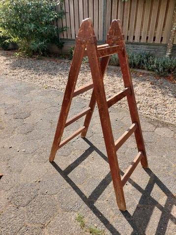 Oude trap beschikbaar voor biedingen