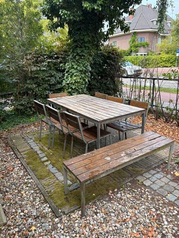 Gratis Tuintafel 2x1, 7 stoelen 3p bankje. Gratis beschikbaar voor biedingen
