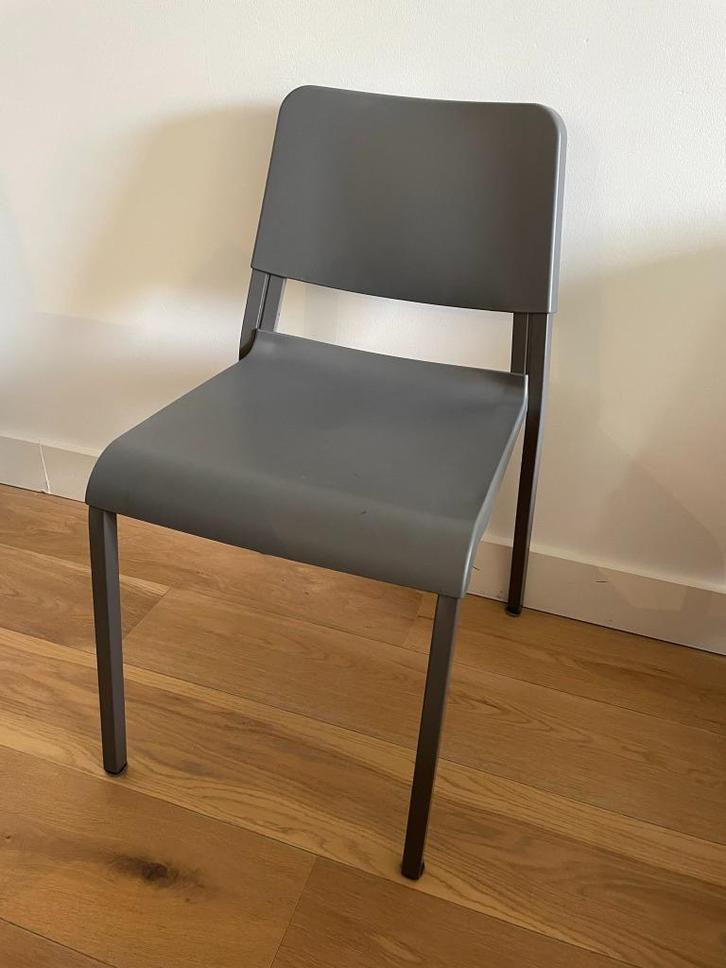IKEA Teodores Eetkamerstoel / Dining Chairs (2x), Huis en Inrichting, Stoelen, Zo goed als nieuw, Twee, Kunststof, Metaal, Grijs