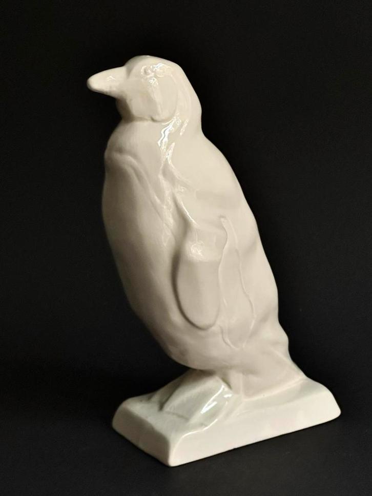 Sfinx Pinguïn Charles Vos - Ver. Maastrichts Aardewerk, Antiek en Kunst, Kunst | Beelden en Houtsnijwerken, Ophalen of Verzenden