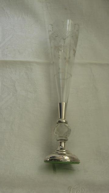 Kristallen vaas & glas met zilveren voet (1890-1910) beschikbaar voor biedingen
