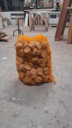 Zak 20 kilo geperste hardhouten briketten. Per zak 6 euro, Minder dan 3 m³, Ophalen