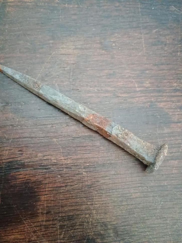 Oude handgesmede spijker, Antiek en Kunst, Antiek | Overige Antiek, Ophalen of Verzenden