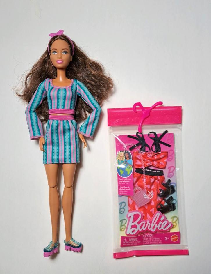 Mattel Barbie met kleding, Kinderen en Baby's, Speelgoed | Poppen, Nieuw, Barbie, Ophalen of Verzenden