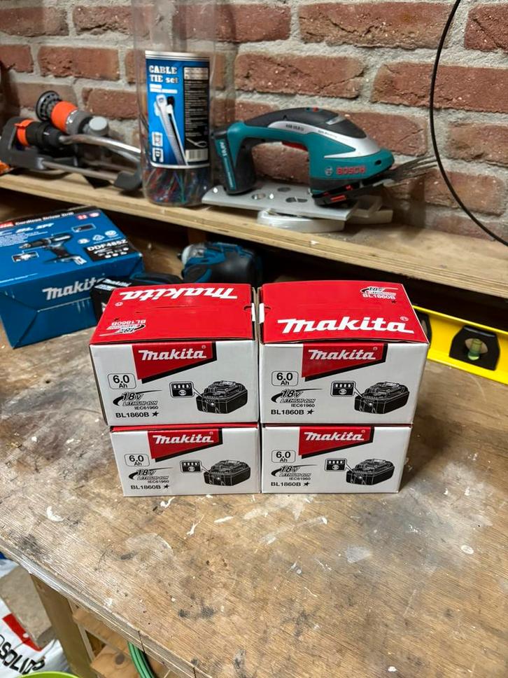 4x Makita accu 6Ah 18V, Auto diversen, Onderhoudsmiddelen, Verzenden