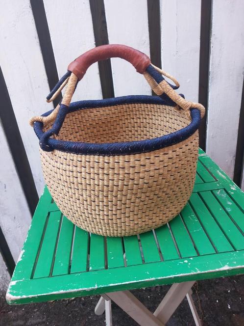 Nieuwe collectie Bolgatanga mand Ghana uniek handgeweven, Huis en Inrichting, Woonaccessoires | Schalen en Manden, Nieuw, Rond