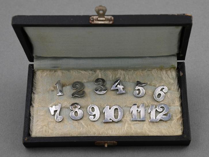 zilveren tafelnummers 1 t/m 12 (rond 1900), Antiek en Kunst, Antiek | Goud en Zilver, Zilver, Verzenden