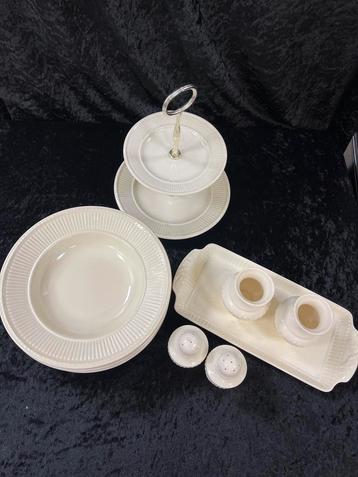Wedgwood  Set beschikbaar voor biedingen