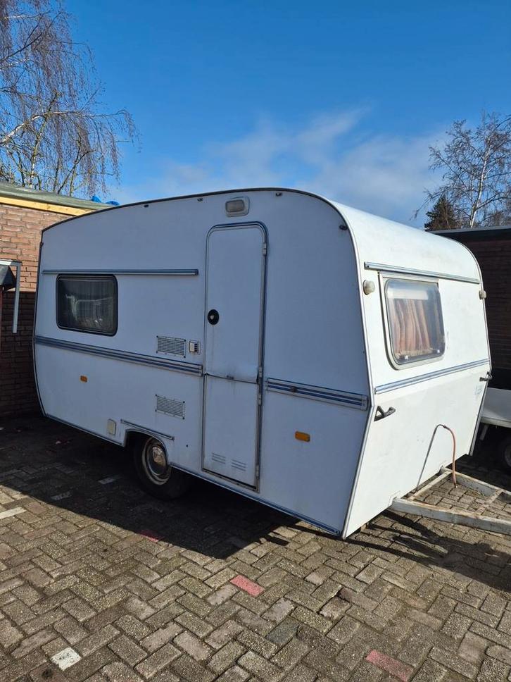 Caravan met lekkage - Opknapper!, Caravans en Kamperen, Caravans, Particulier, tot en met 4, 750 - 1000 kg, Standaardzit, Overige merken