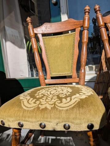 Antieke stoelen (2x) beschikbaar voor biedingen