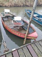 Stalen roeiboot met houten vlonder en roeispanen, Watersport en Boten, Zeilen en Zeiltoebehoren, Ophalen of Verzenden, Gebruikt
