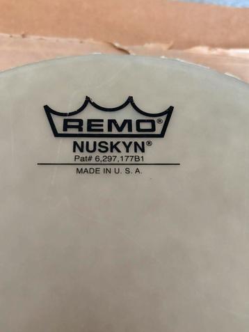 Remo bongo vel Nuskyn Tucked 9” beschikbaar voor biedingen