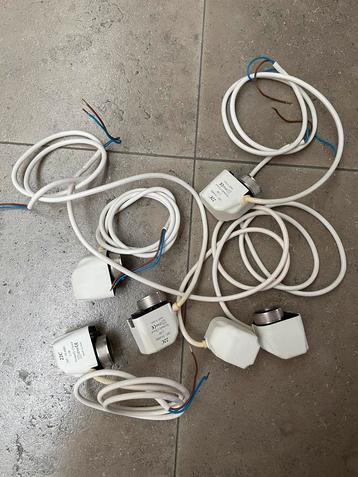 6x radiator stuurmotor / verwarming beschikbaar voor biedingen