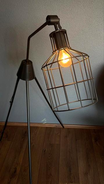 Vloerlamp - zwart - 138 cm hoog beschikbaar voor biedingen