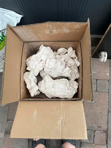 Dood  steen. Nieuwe beschikbaar voor biedingen