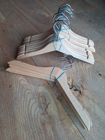 Houten Kinder Kledinghangers 50 stuks beschikbaar voor biedingen