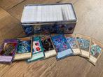 Gave old school Yu-Gi-Oh kaarten 550 in verzameltin!, Ophalen of Verzenden, Nieuw, Meerdere kaarten