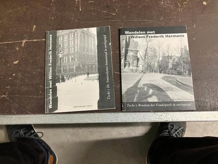 W.F. Hermans wandelen Amsterdam, Boeken, Reisgidsen, Zo goed als nieuw, Fiets- of Wandelgids, Benelux, Overige merken, Ophalen of Verzenden