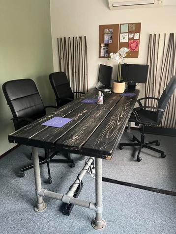 Handgemaakte Tafel - Industrieel Design beschikbaar voor biedingen
