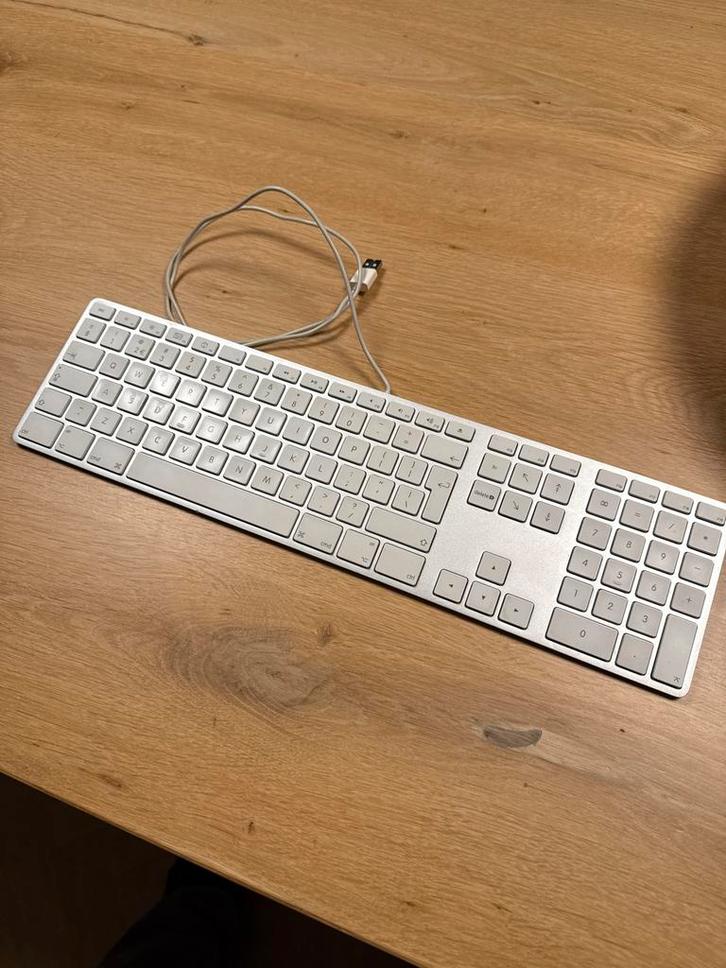 Apple A1243 Toetsenbord - Defect - Voor Onderdelen, Computers en Software, Toetsenborden, Niet werkend, Qwerty, Bedraad, Ophalen of Verzenden