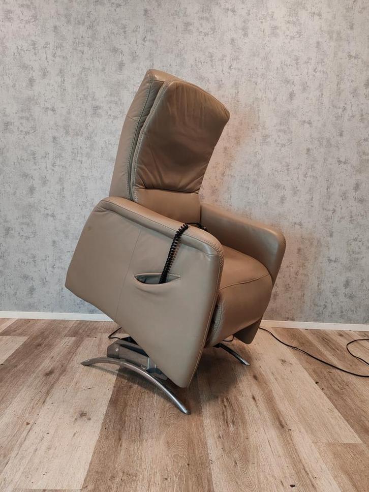 Hukla leren sta op stoel relax fauteuil met garantie, Huis en Inrichting, Fauteuils, Gebruikt, Leer, 50 tot 75 cm, Minder dan 75 cm