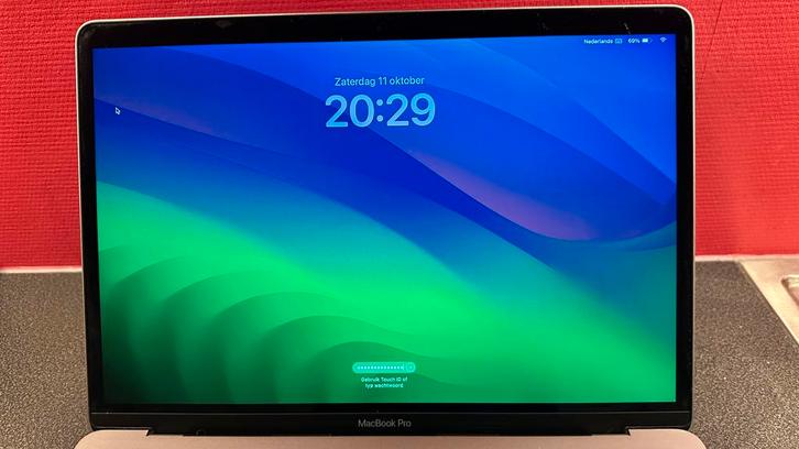Apple Macbook Pro 2020 13 inch 8Gb 256gb touchbar retina, Computers en Software, Apple Macbooks, Zo goed als nieuw, MacBook Pro
