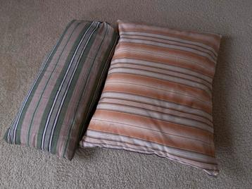 Sierkussens retro vintage beschikbaar voor biedingen