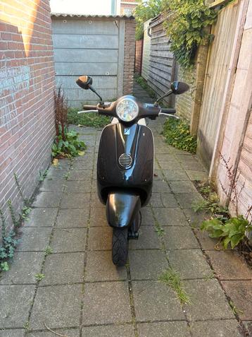 Vespa lx 2t beschikbaar voor biedingen