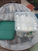 Opbergbak met kerstballen € 5,=, Ophalen