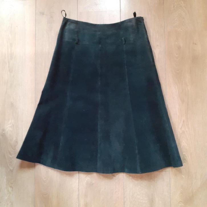 Arma zwarte suède midi rok, maat 34. € 30,-, Kleding | Dames, Rokken, Zo goed als nieuw, Maat 34 (XS) of kleiner, Zwart, Onder de knie